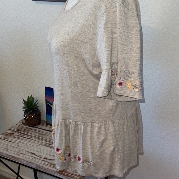 Embroidered Peplum Top - Picture 3 of 6